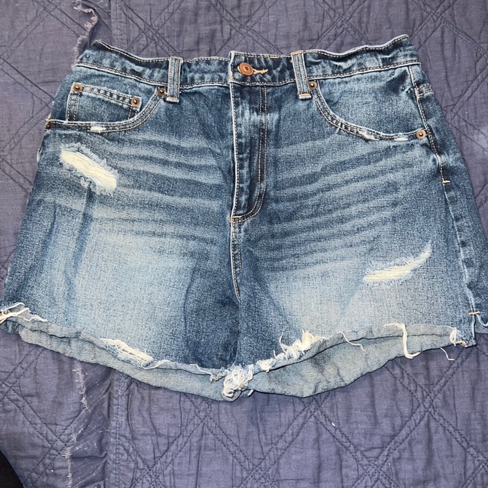 Super cute no boundaries jean shorts